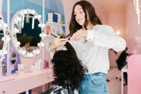 Трендовые стрижки для тонких волос: идеи причесок, которые придадут объем и пышность