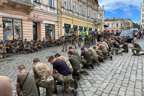 Трагедія у родині загиблого героя з Чернівців: серце вдови не витримало, двоє дітей залишилися сиротами