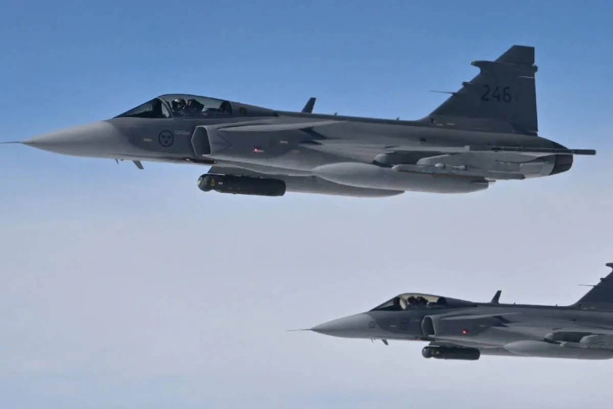 НАТО готовит решительный ответ Путину: обсуждают разрешение открывать огонь по российским самолетам НАТО готовит решительный ответ Путину: обсуждают разрешение открывать огонь по российским самолетам - today.ua