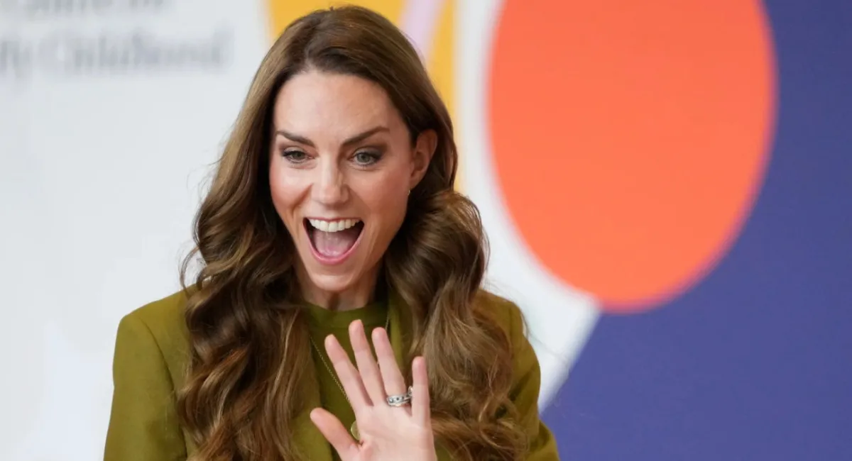 Total-look и особенный кулон: Кейт Миддлтон восхитила фанатов новым стильным образом - today.ua