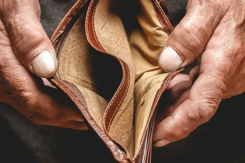 Європу роздирає соціальна прірва: у деяких регіонах бідність сягнула 60%