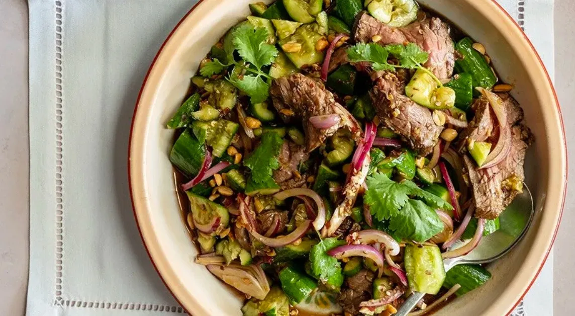 Смачна заміна олів'є і крабового: рецепт швидкого салату для святкового столу Смачна заміна олів'є і крабового: рецепт швидкого салату для святкового столу - today.ua