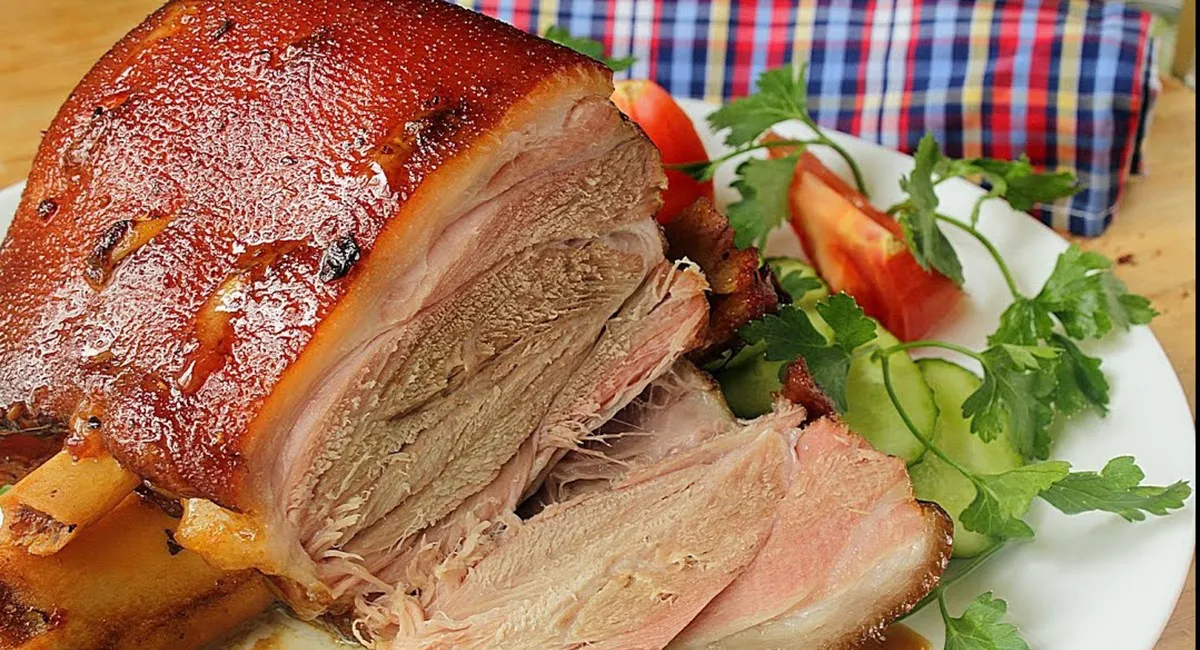 Свиняча рулька повертається на українські столи: традиція, смак і сучасні кулінарні тренди - today.ua
