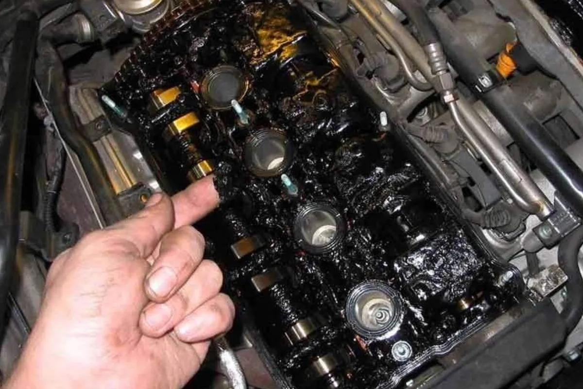 Двигатель ест масло: что это означает и когда стоит бить тревогу Двигатель ест масло: что это означает и когда стоит бить тревогу - today.ua