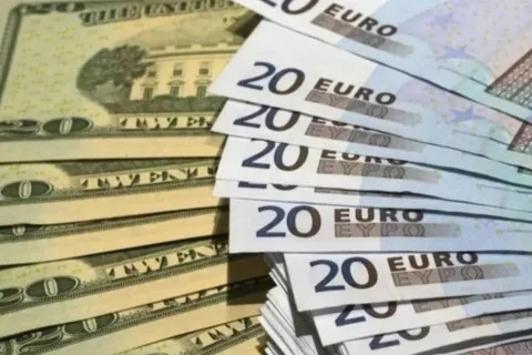 Долар і євро знову пішли в ріст: оновлений курс валют від НБУ на 9 грудня