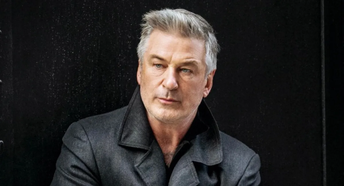 Тринадцатое число чуть не стало роковым: Алек Болдуин попал в серьезное ДТП (фото) - today.ua