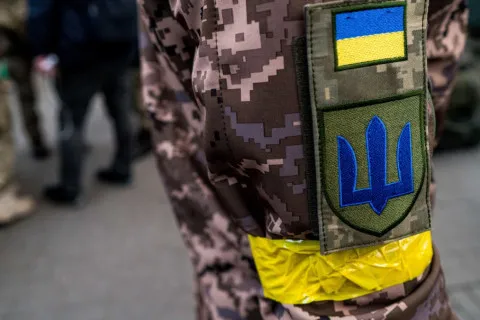 Кров, екскременти і повне безправ’я: після ТЦК чоловіки потрапляють у моторошний столичний розподільчий центр (Фото)