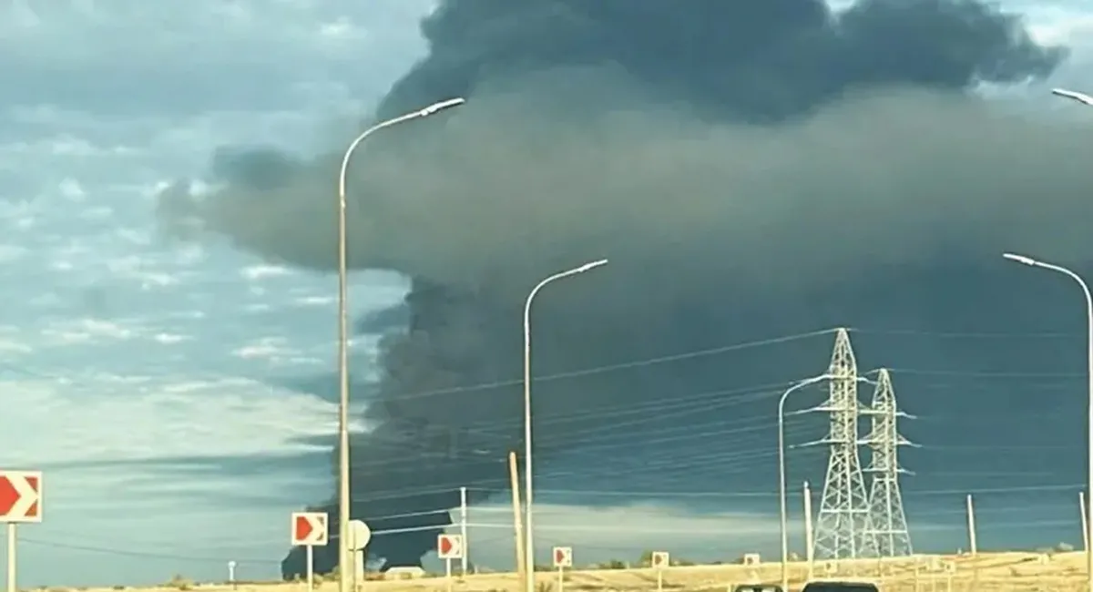 Нефтебаза в Феодосии до сих пор горит после повторной атаки: Генштаб раскрыл последствия - today.ua