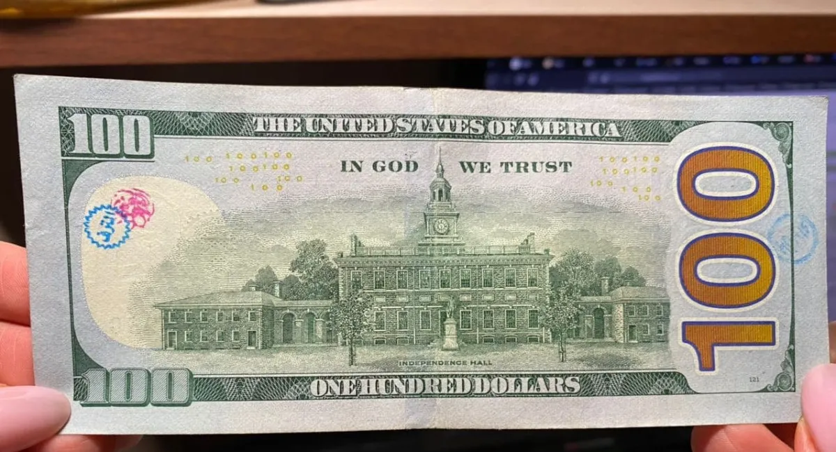Откуда берутся штампы на долларах и принимают ли такие купюры банки и обменники - today.ua