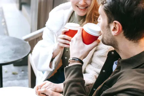 Что добавить в кофе утром, чтобы усилить бодрящий эффект ароматного напитка