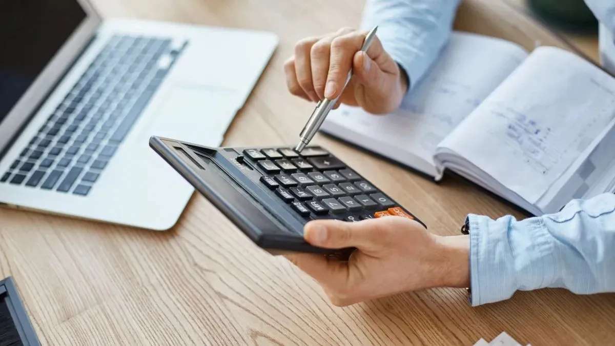 Сорняки не освобождают от налогов: кому из украинцев придется заплатить за заброшенный огород - today.ua