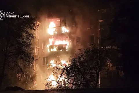 Удар РФ по Черниговской области: атаковано одно из предприятий, есть попадание в многоэтажку (фото)