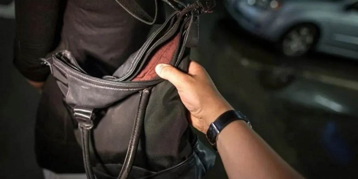 Украинского нардепа-миллионера ограбили на улице возле популярного супермаркета: как поступили с грабителем - today.ua