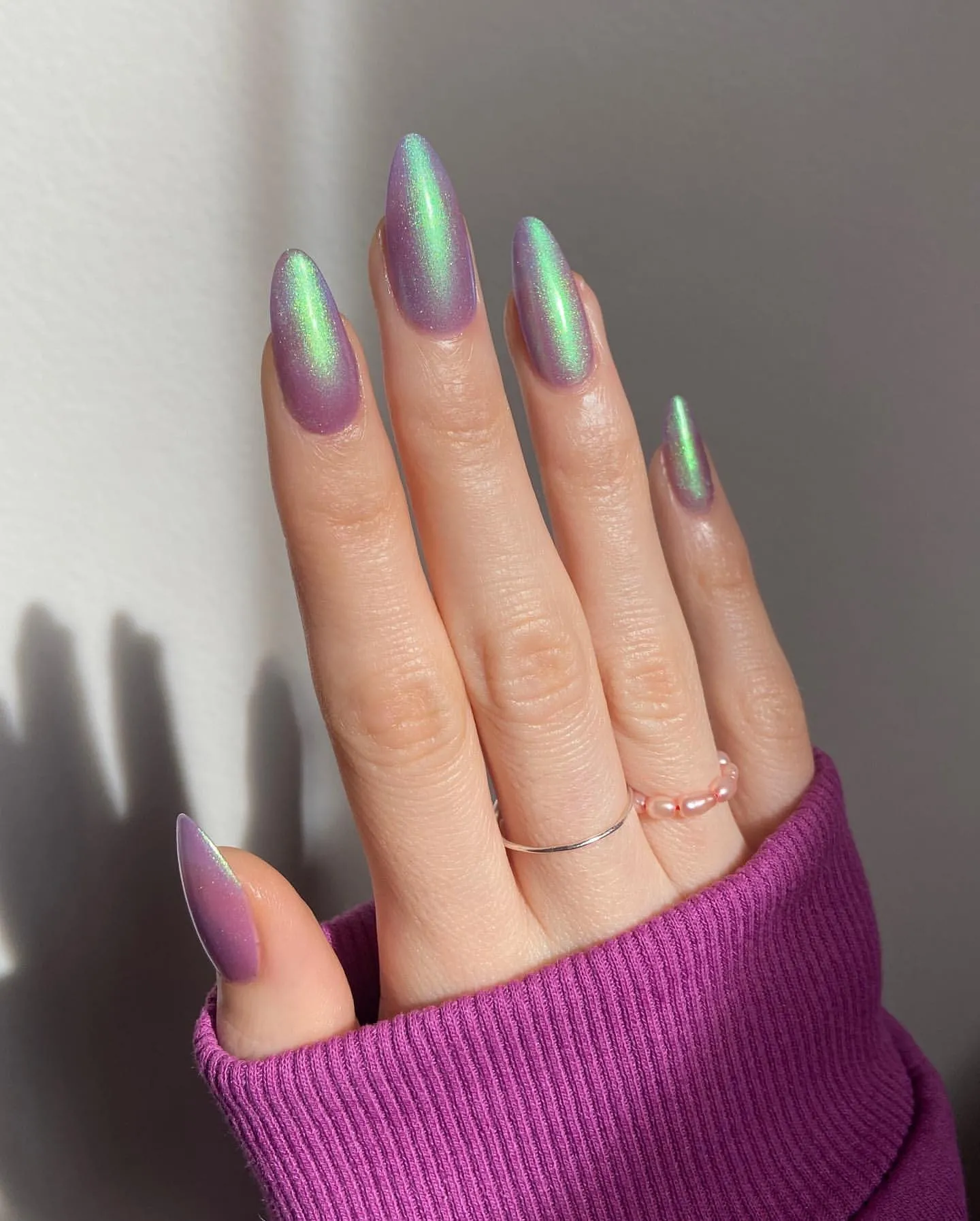 Полька-дот, иней и кашемир: названы главные тренды зимнего маникюра Полька-дот, иней и кашемир: названы главные тренды зимнего маникюра - today.ua