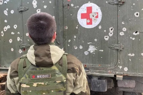 "Его интересовала жизнь пациентов больше, чем своя собственная": после ранения на фронте скончался известный военный хирург