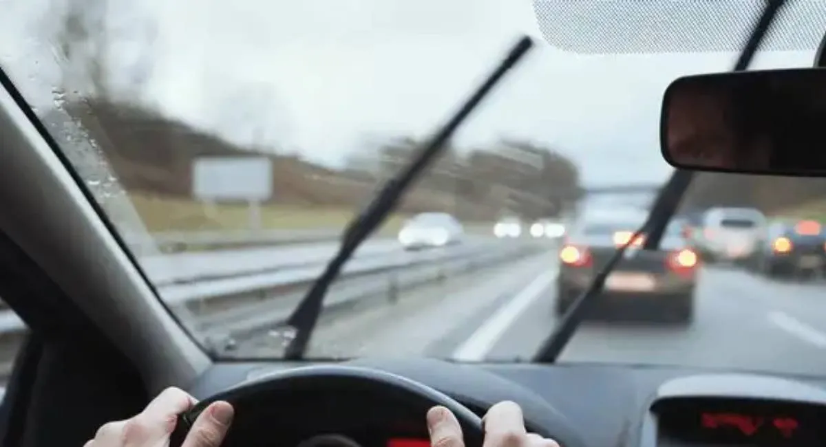 Не спешите покупать новые дворники: механики раскрыли настоящую причину скрипа - today.ua