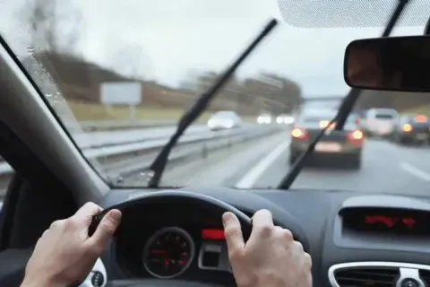 Не спешите покупать новые дворники: механики раскрыли настоящую причину скрипа