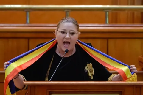 "Переломаю ноги": румынская депутат заявила на празднике в России о физической "расправе" над Зеленским