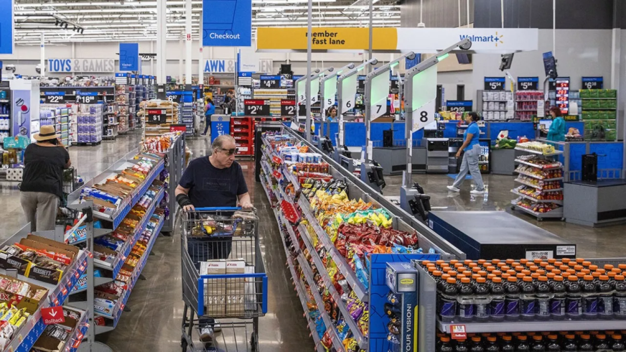Walmart зробив ставку на Україну: українські бренди підкорюють полиці найбільшої торговельної мережі світу Walmart зробив ставку на Україну: українські бренди підкорюють полиці найбільшої торговельної мережі світу - today.ua