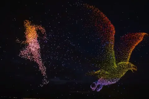 Китай устроил представление века: самое большое дрон-шоу в мире официально признано рекордом Гиннеса (видео)