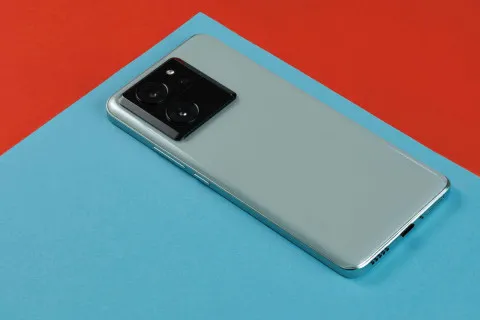 Чому мобільний телефон завжди слід класти екраном вниз: експерти назвали вагомі причини