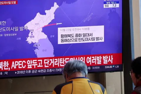 Кім Чен Ин знову випробовує терпіння світу: КНДР запустила балістичну ракету у бік Японії перед важливим самітом