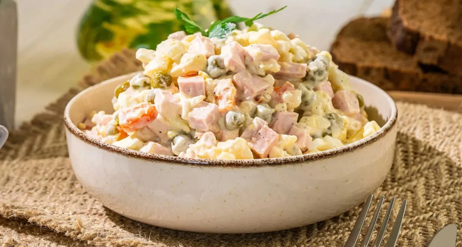 Салат Мария из доступных продуктов: рецепт быстрого и вкусного блюда Салат Мария из доступных продуктов: рецепт быстрого и вкусного блюда - today.ua