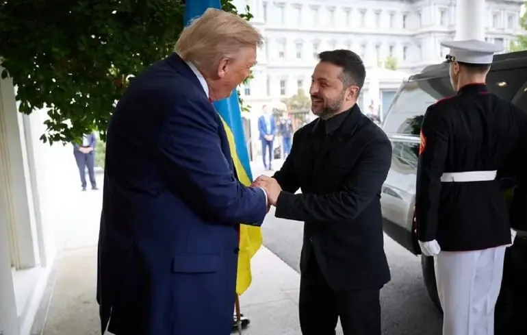 Трамп хочет, чтобы встреча с Путиным закончилась big deal либо серьезным к этому продвижением, иначе он будет выглядеть просто паяцем, - политолог Леонид Швец - today.ua