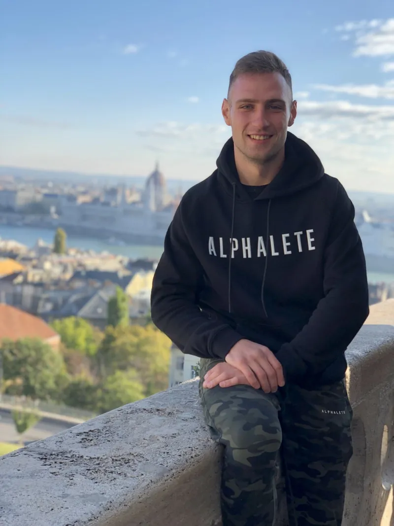 Дитинство без болю: як реабілітолог Михайло Нагорняк допомагає дітям зі сколіозом  - today.ua