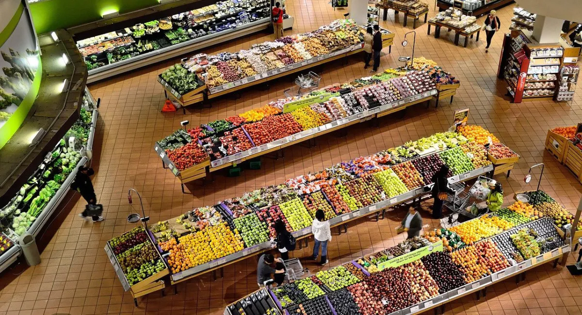 Он бы упал в обморок: Сеть отреагировала на визит иностранца в популярный украинский супермаркет - today.ua