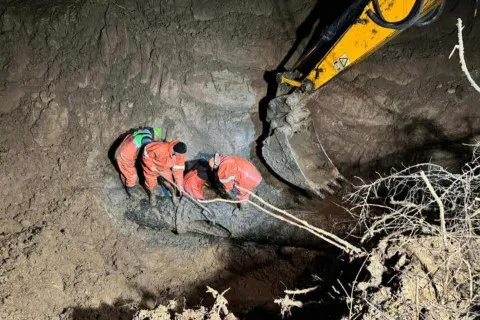 У Львові вже четверту добу не можуть відновити водогін: старі труби прорвало у багатьох місцях (Відео)