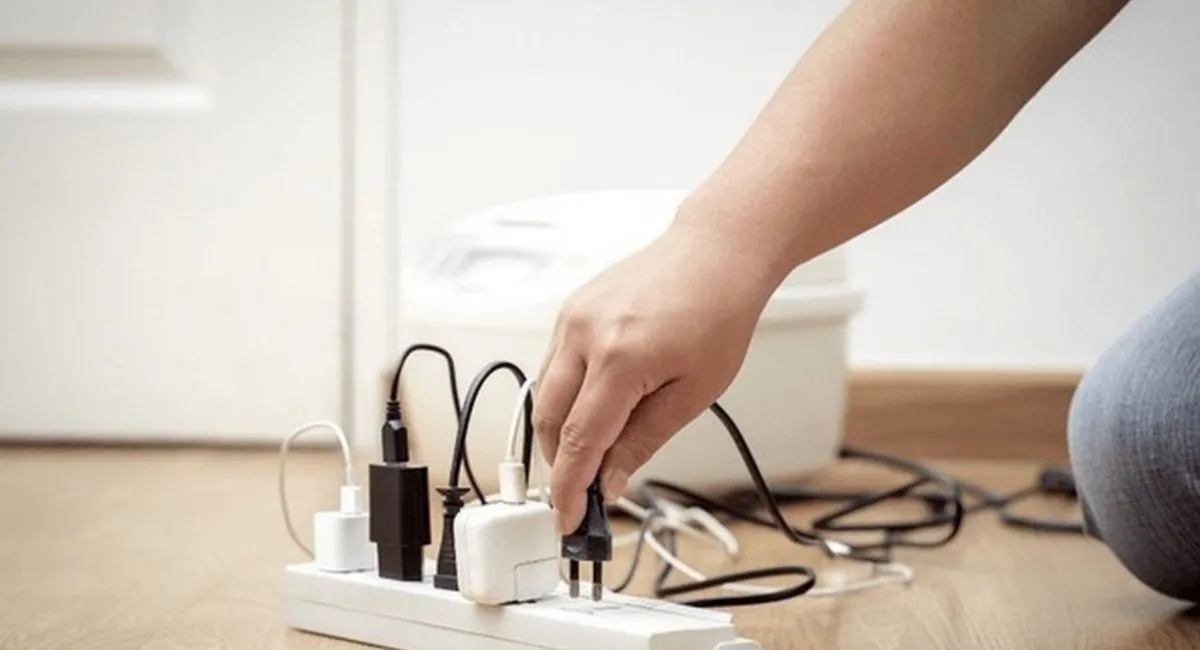 Як уберегти електроприлади під час аварійних відключень світла: поради українцям - today.ua