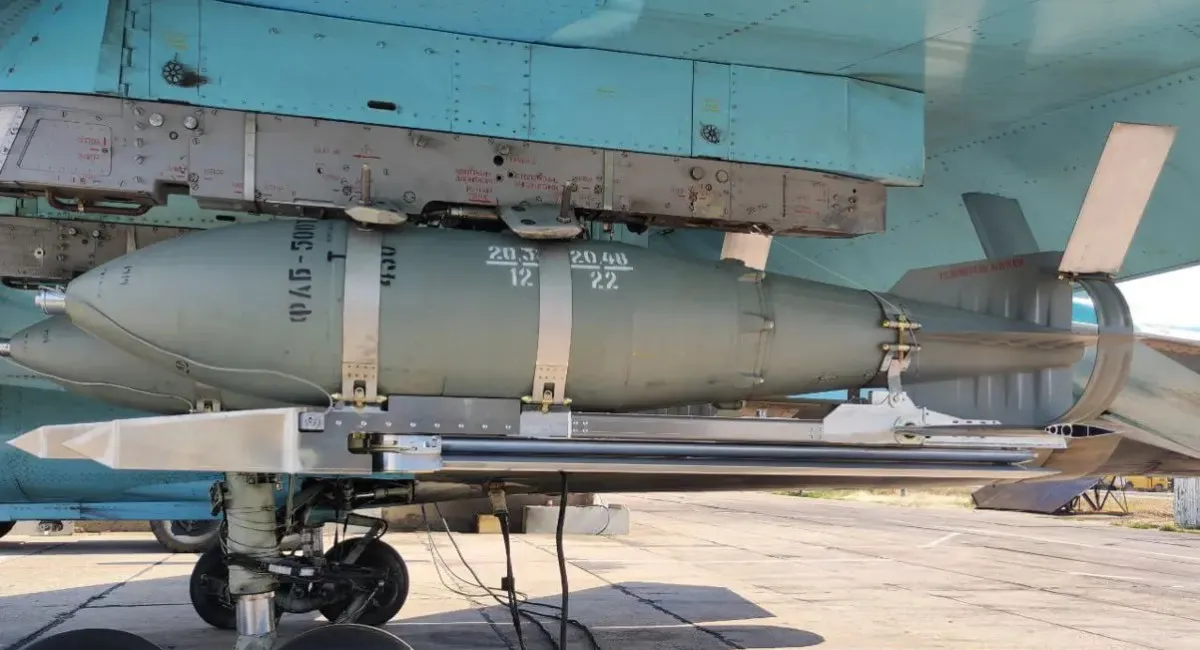 РФ испытывает новые дальнобойные авиабомбы: военный обозреватель предупредил об угрозе для Киевской области - today.ua