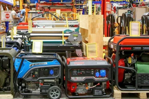 Шалене подорожчання у жовтні: генератори і зарядні станції б’ють по кишенях українців