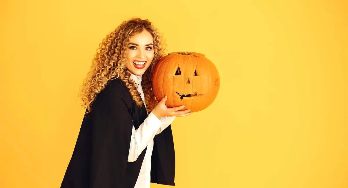 Маникюр на Хэллоуин: 10 жутко-красивых идей украшения ногтей для праздника - today.ua