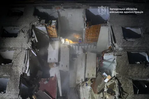 РФ нанесла удар по Запорожью ракетами и дронами: в городе многочисленные разрушения, есть погибшие и раненые (фото)