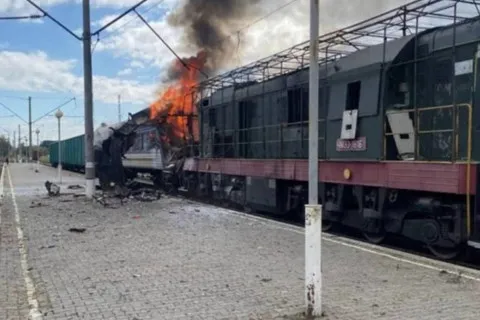 Россияне нанесли удар по железной дороге в Сумской и Харьковской областях: какие поезда задерживаются