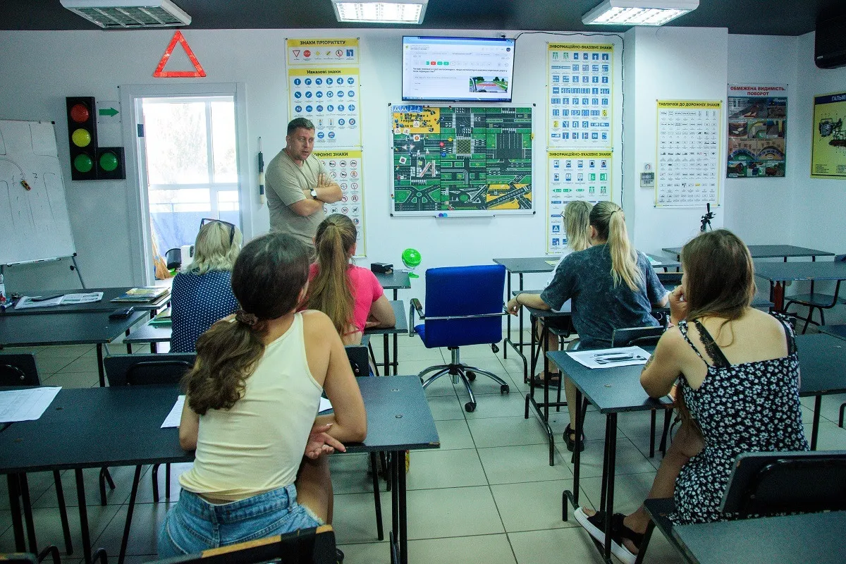 Гроші на вітер, знань нуль: чому автошколи в Україні масово втрачають ліцензії - today.ua