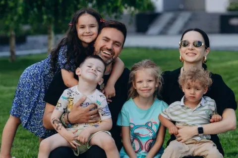 "Пошуки, які тривали роками, завершено": Інна Мірошниченко знайшла біологічну маму названого сина