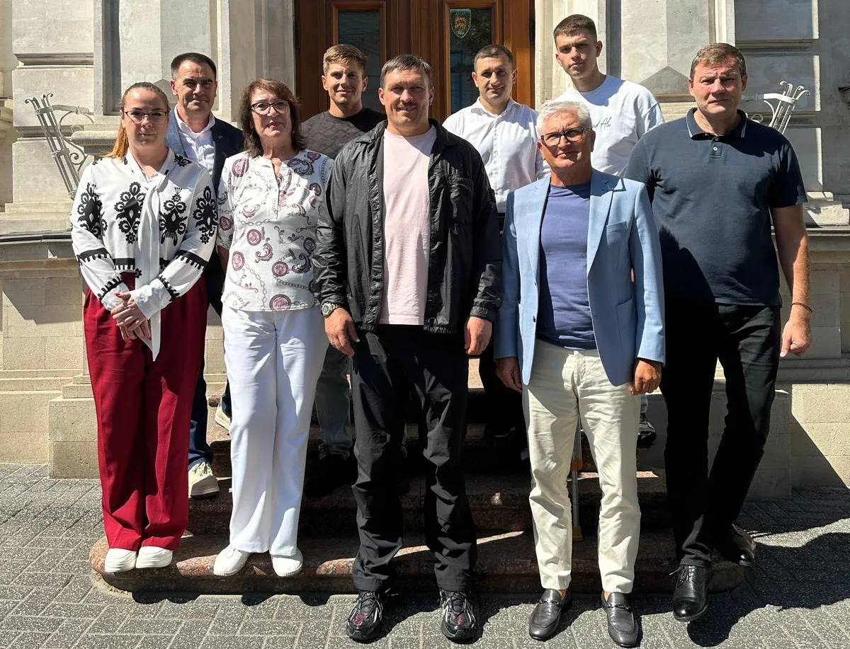 Ми з вами брати: Усик назвав єдину сусідню країну, яка ніколи не мала ніяких претензій до України - today.ua