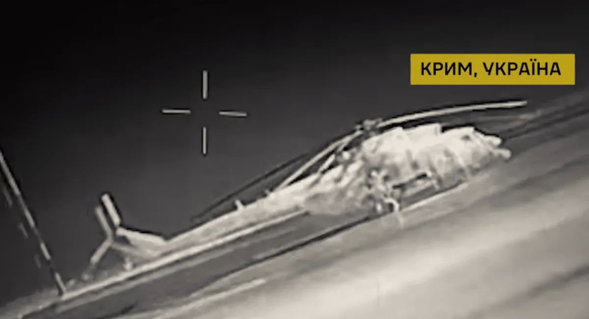 Українські розвідники уразили два гелікоптери Мі-8 та судно РФ в окупованому Криму (відео) - today.ua