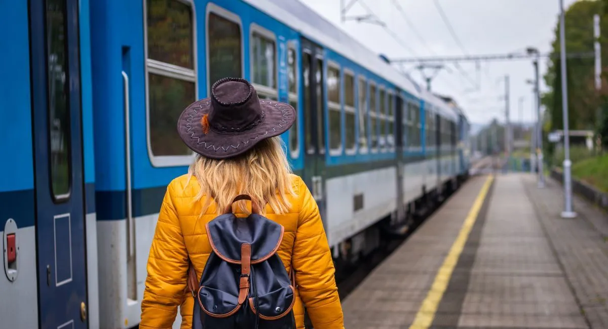 Правительство изменило правила выезда за границу для некоторых женщин - today.ua