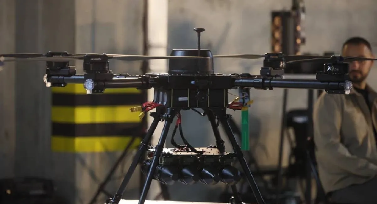 Восемь стрел с неба: в Украине представили новый дрон-бомбардировщик JET MAX. - today.ua