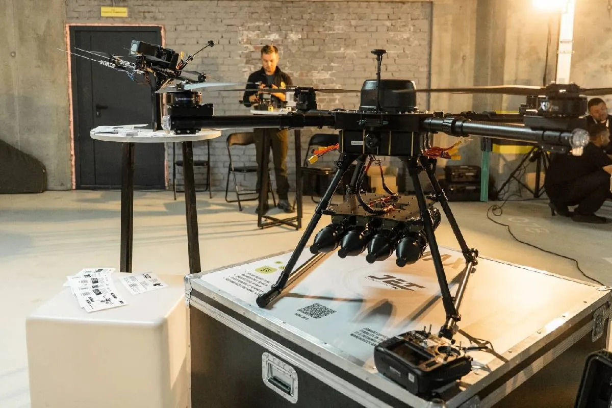 Восемь стрел с неба: в Украине представили новый дрон-бомбардировщик JET MAX. Восемь стрел с неба: в Украине представили новый дрон-бомбардировщик JET MAX. - today.ua