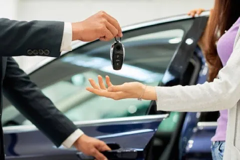 Стоит ли покупать автомобиль по доверенности: адвокат предупредил о критических рисках