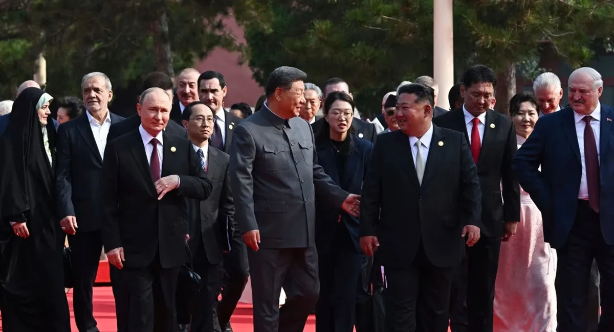 У Пекіні пройшов найбільший військовий парад в історії Китаю (фото, відео) - today.ua