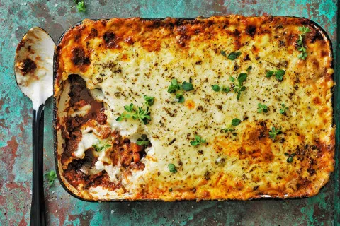Мусака на ужин: как приготовить аппетитное греческое блюдо с баклажанами и фаршем