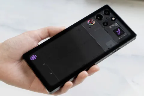 Топ-смартфонів 2025 року за співвідношенням ціни та якості: рейтинг AnTuTu 