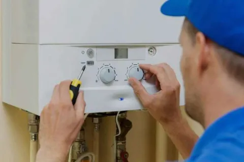 Українцям перед початком опалювального сезону доведеться заплатити по 1500 гривень: кого торкнеться такий платіж