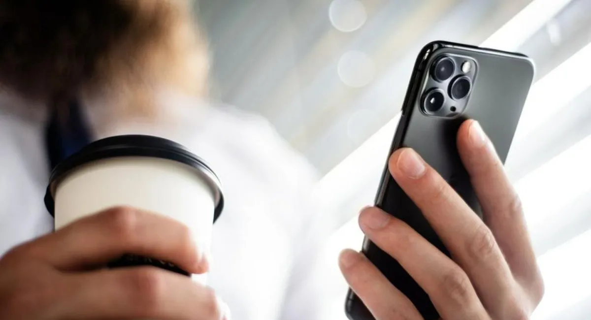 Пять функций iPhone, которые крадут заряд и память устройства: что стоит отключить - today.ua